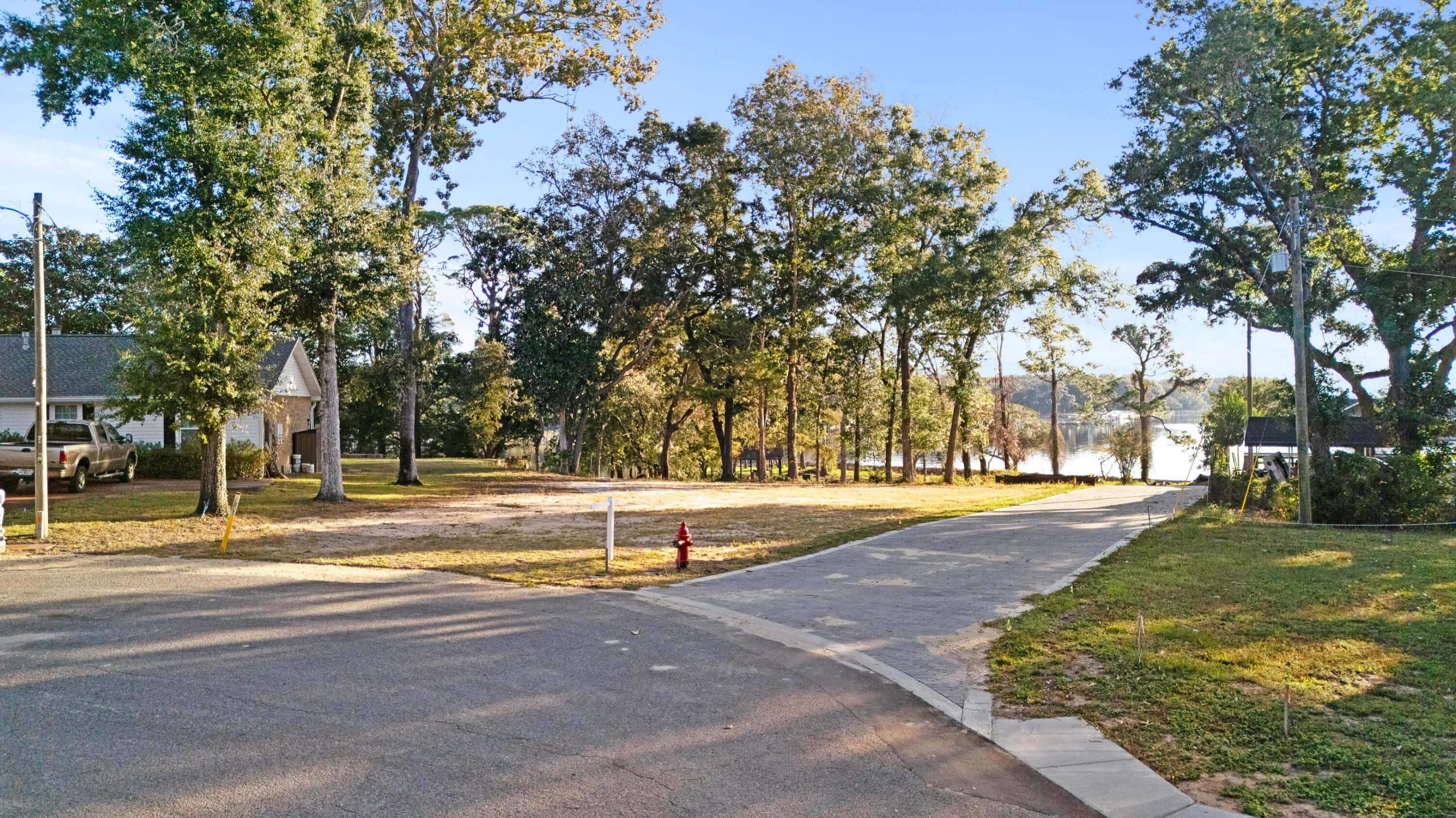 Image 3: 002-404SevilleCircle-Niceville-FL-32578-