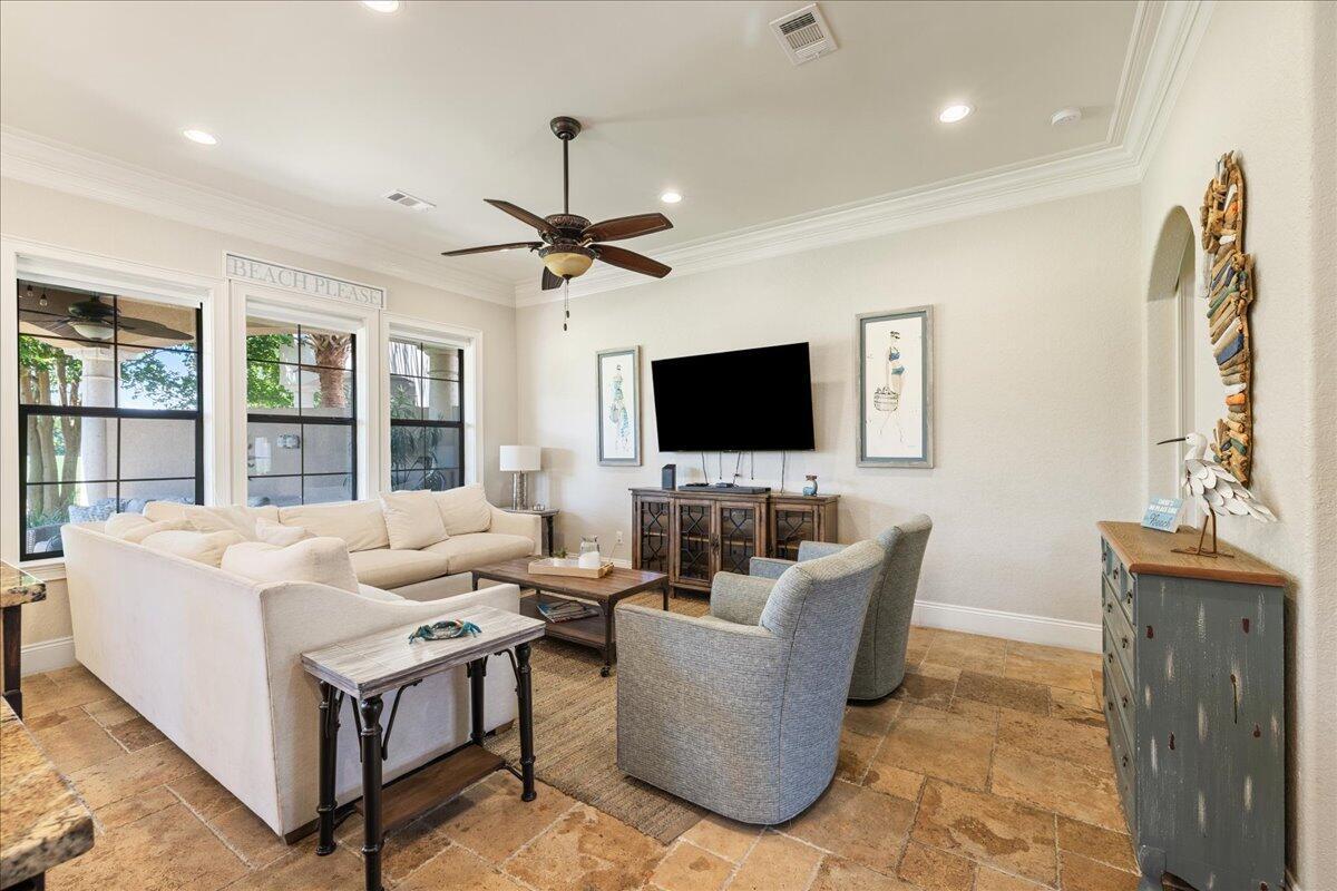 Image 3: Living Room