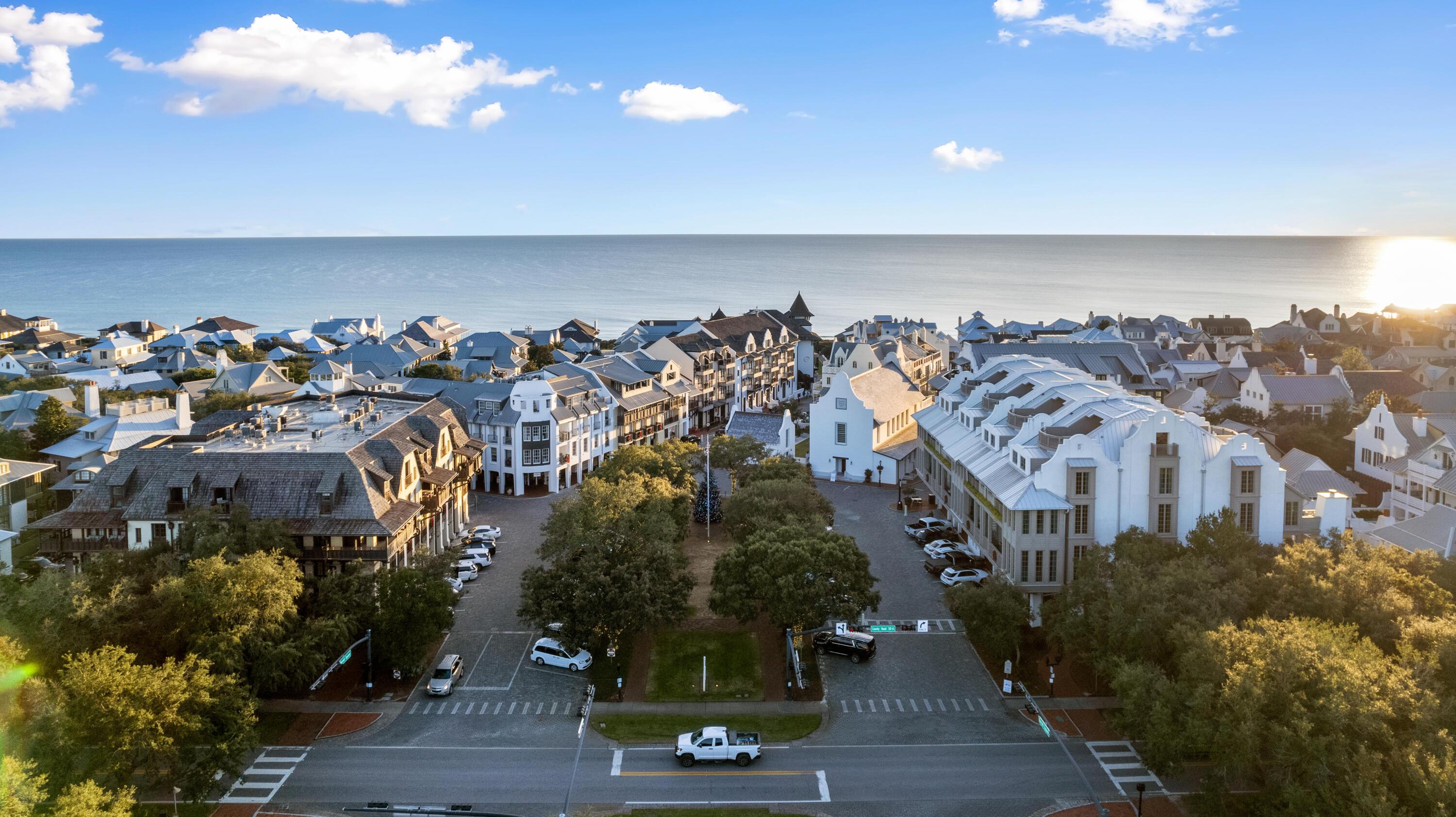 Image 3: 16 S Barrett Square Unit 5-12