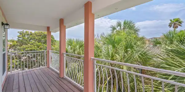 Image 4: Deck