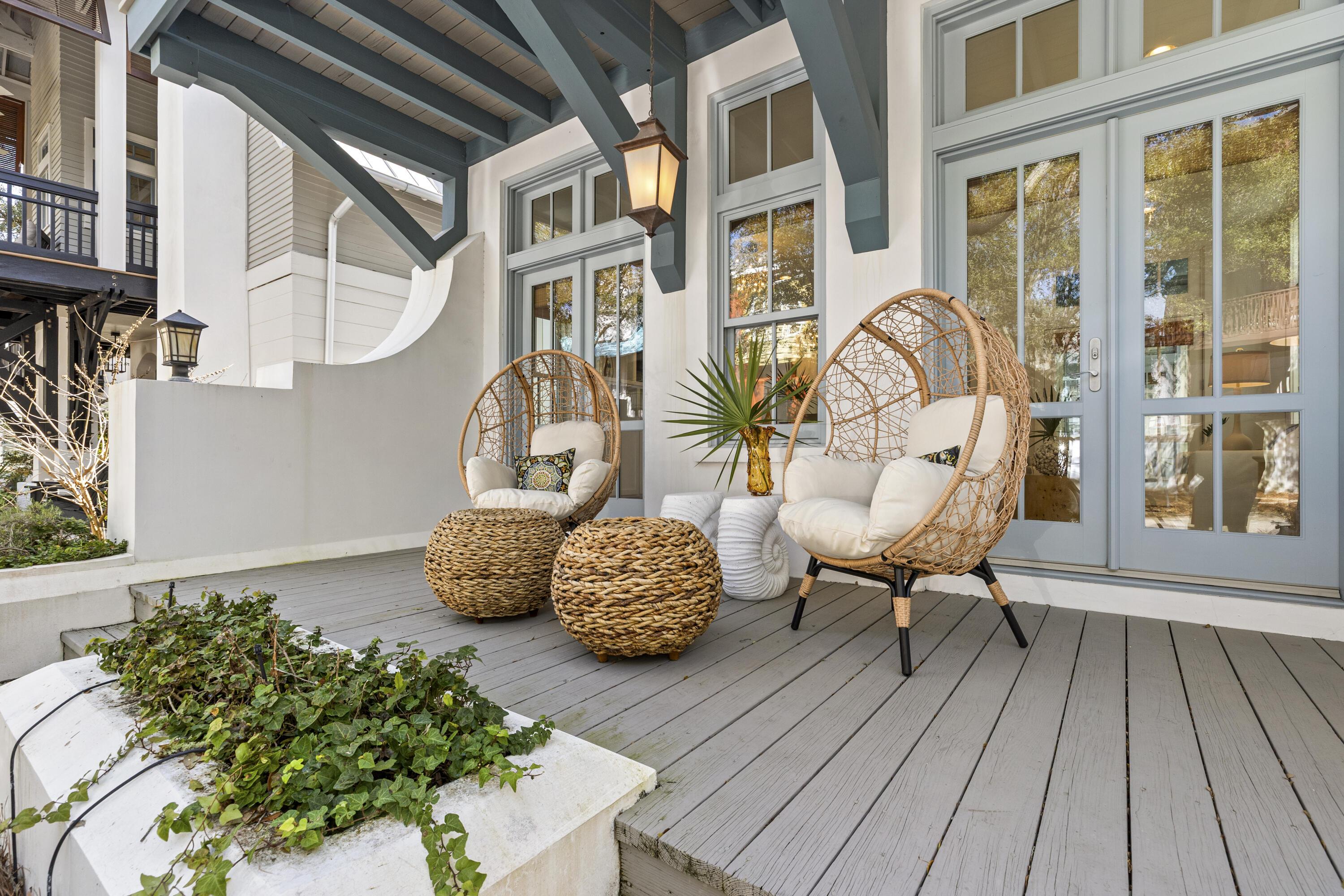 Image 4: Exterior _ Fronting Atticus
