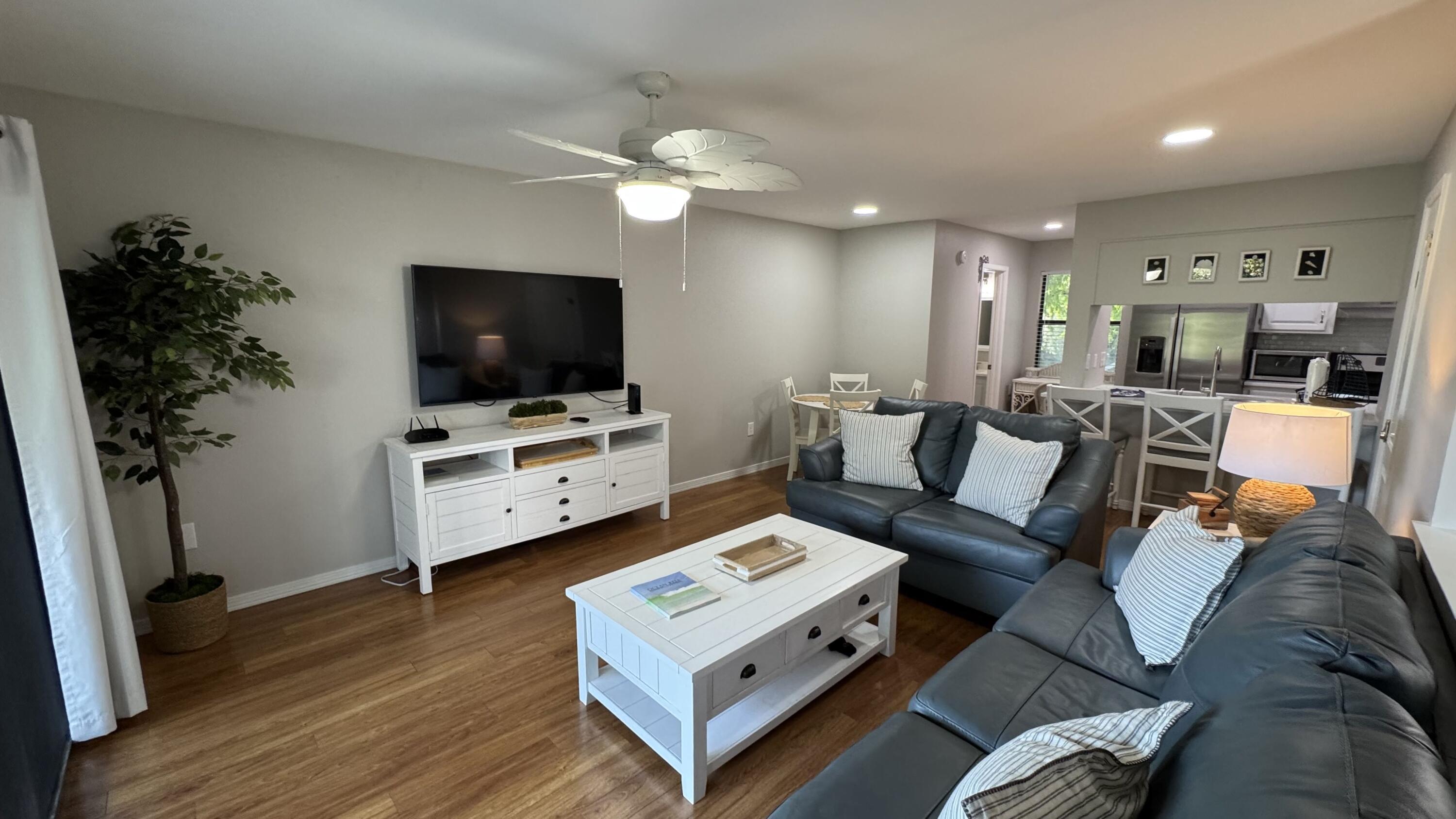 Image 2: Living Room