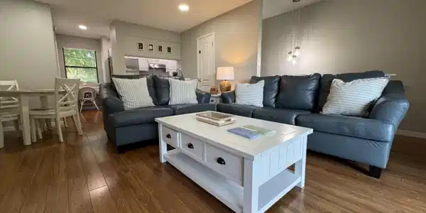 Image 3: Living Room