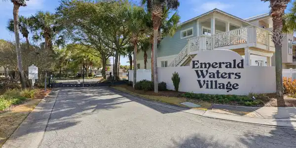 Image 4: emerald_waters_village_sign-awp_media-00