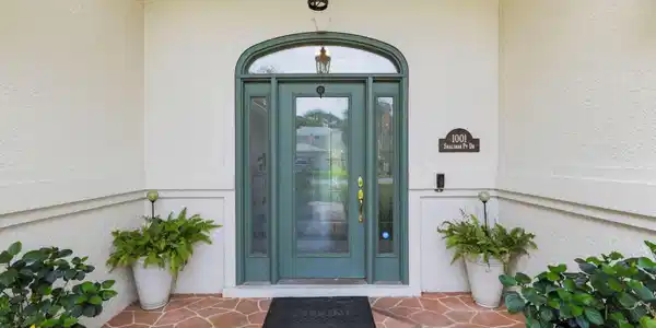 Image 2: 61-web-or-mls-1001-shalimar-point-dr