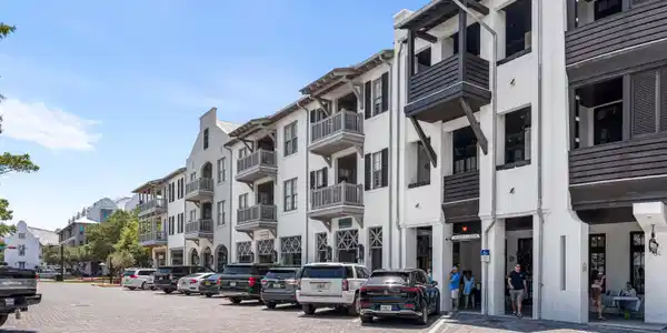 104 N Barrett Square