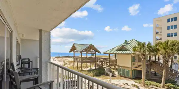 Image 4: Oversized balcony - Islander Unit 206