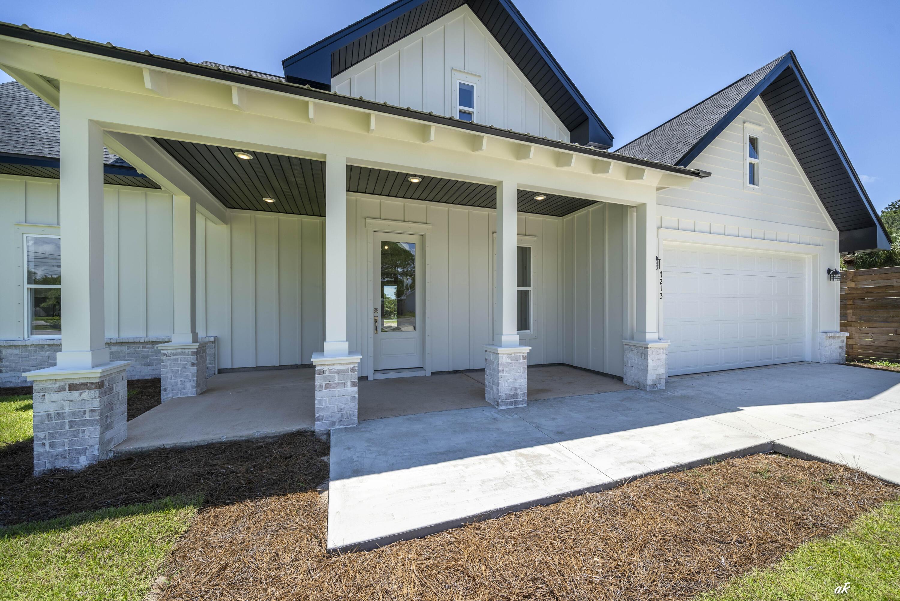 Image 3: Front Entry