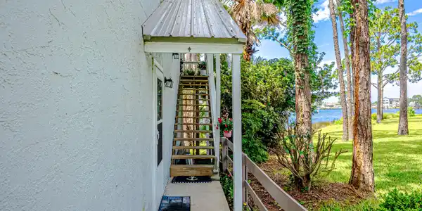 6909 N Lagoon Drive