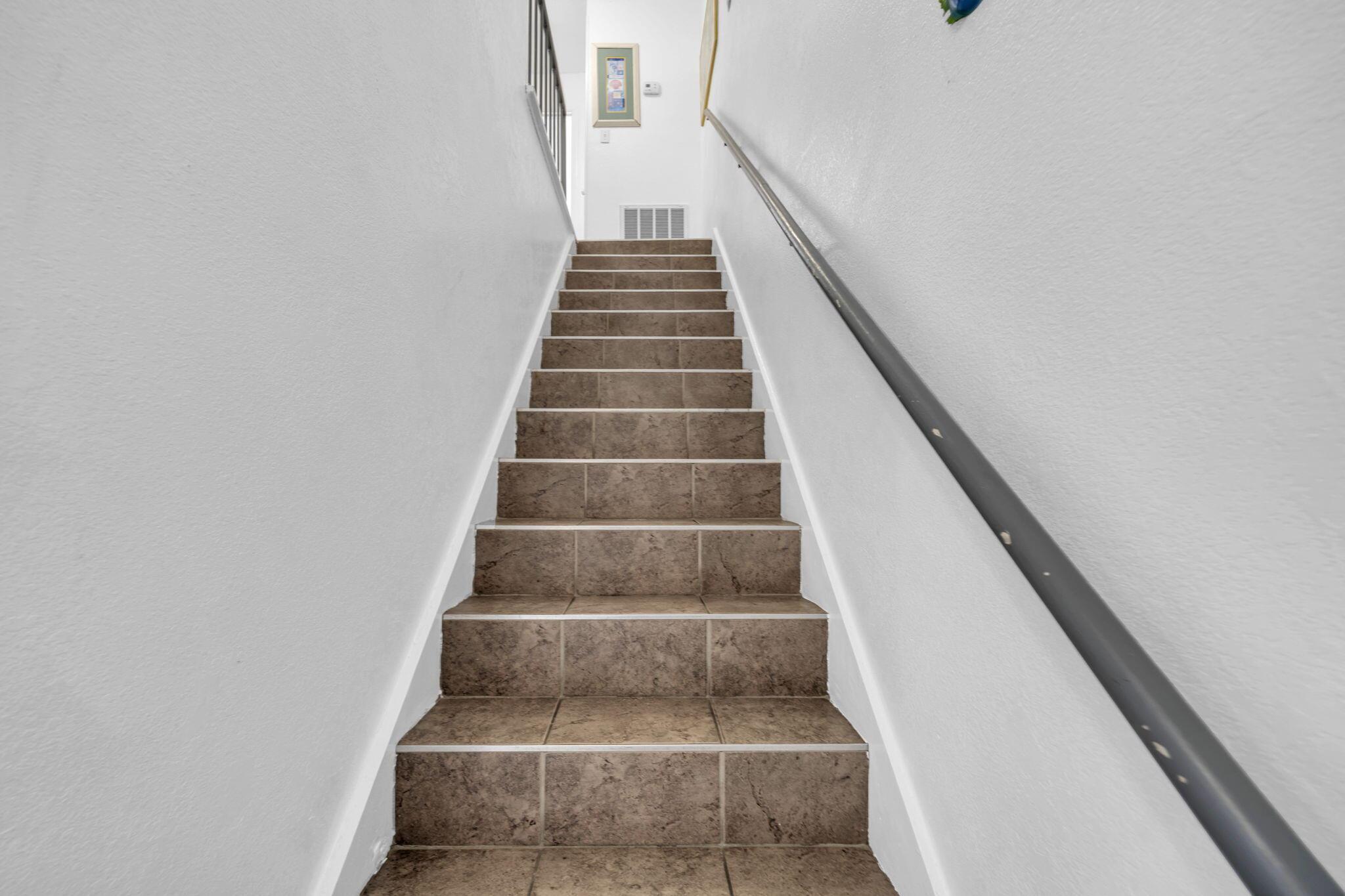 Image 2: 17-web-or-mls-DSC08221
