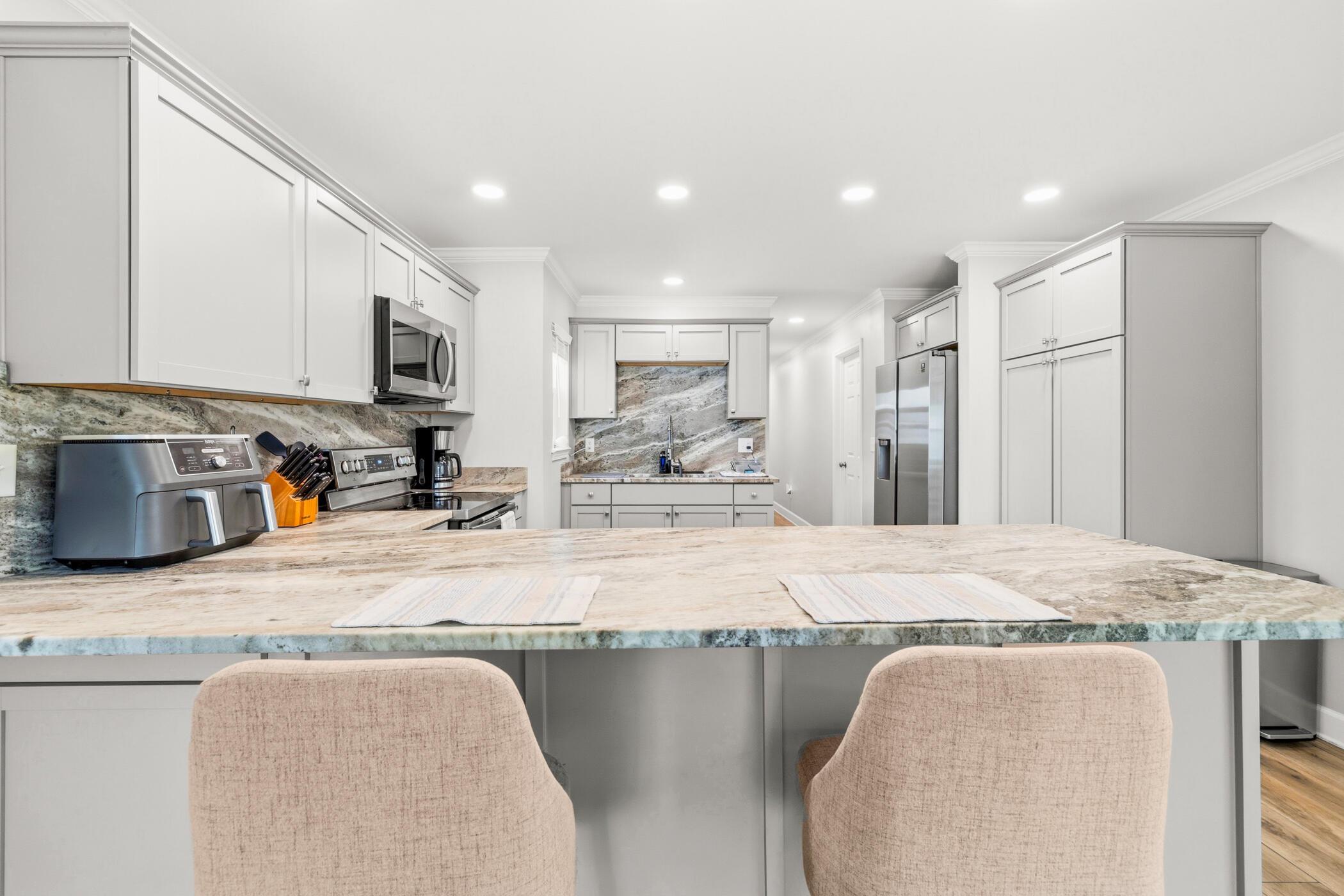 Image 1: Breakfast Bar