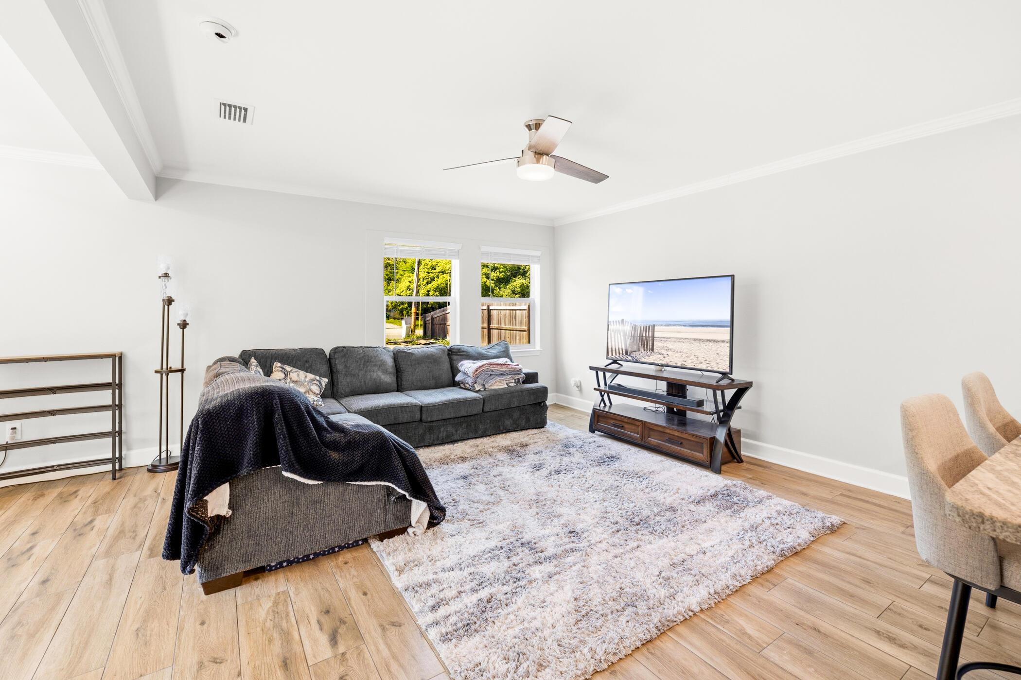 Image 3: Living Area
