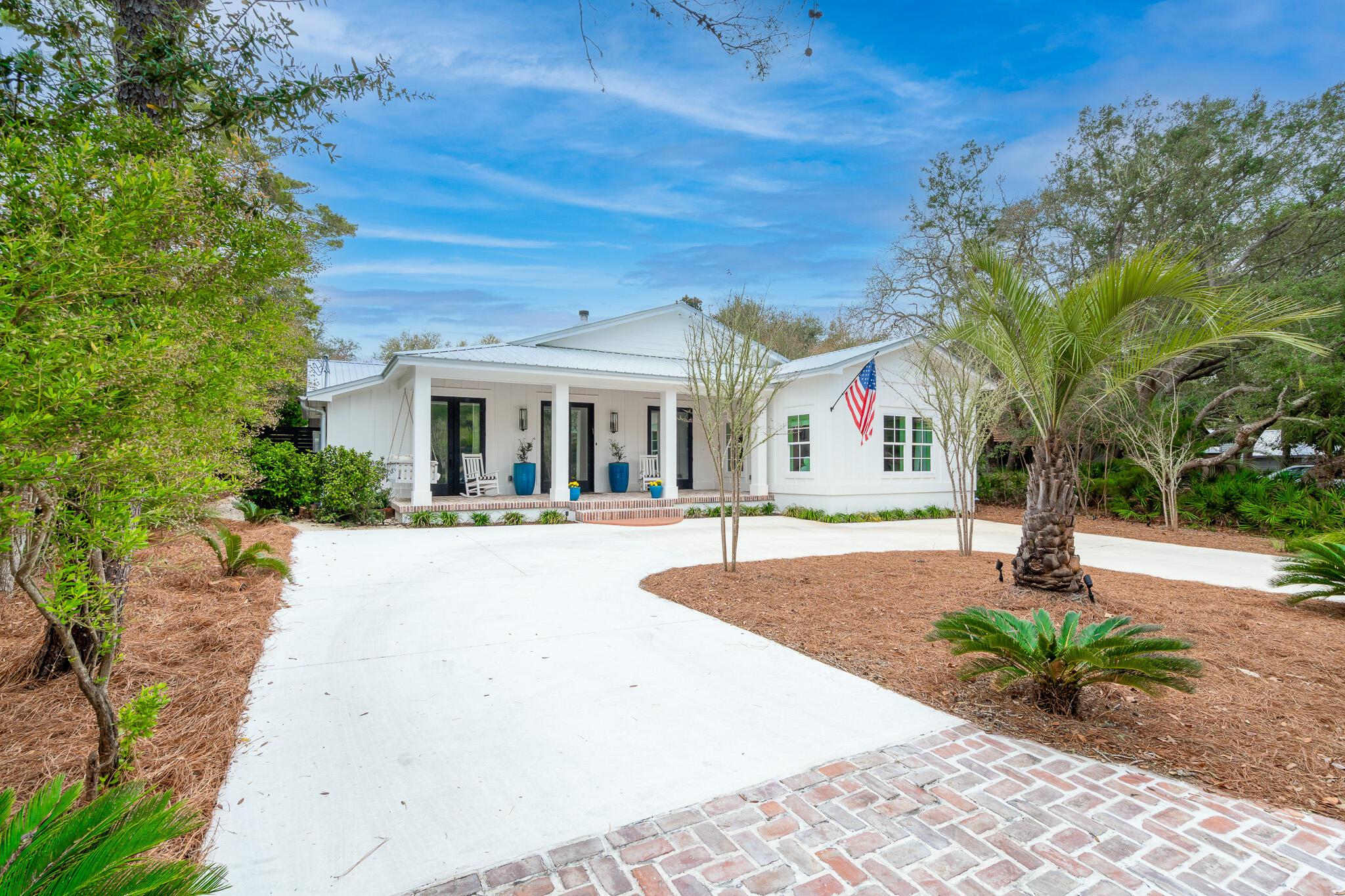 Image 3: Exterior - Front