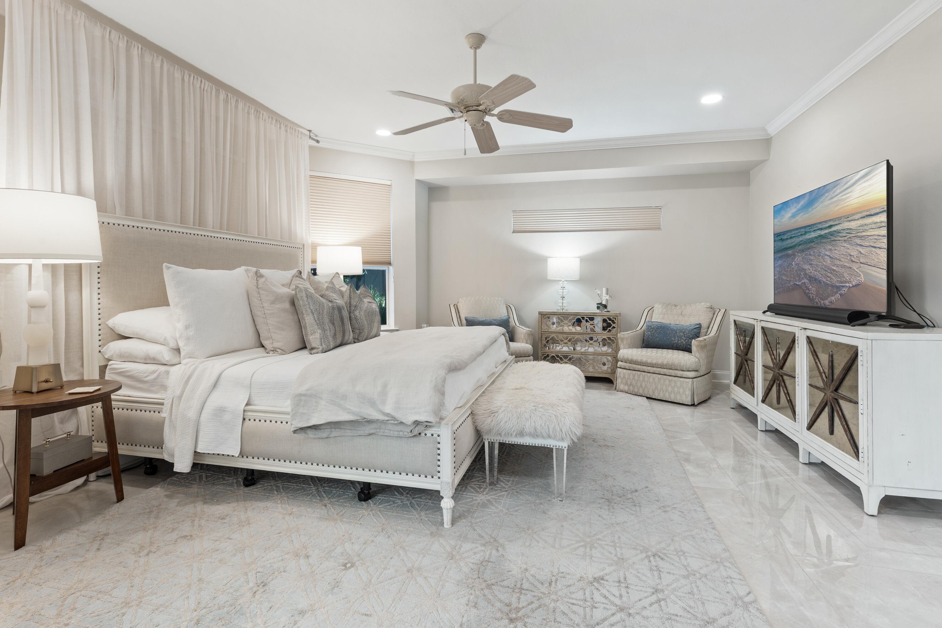 Image 4: 1415 Baytowne Circle East-19