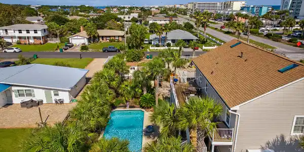 Image 4: 003_631 Pelican drive-3