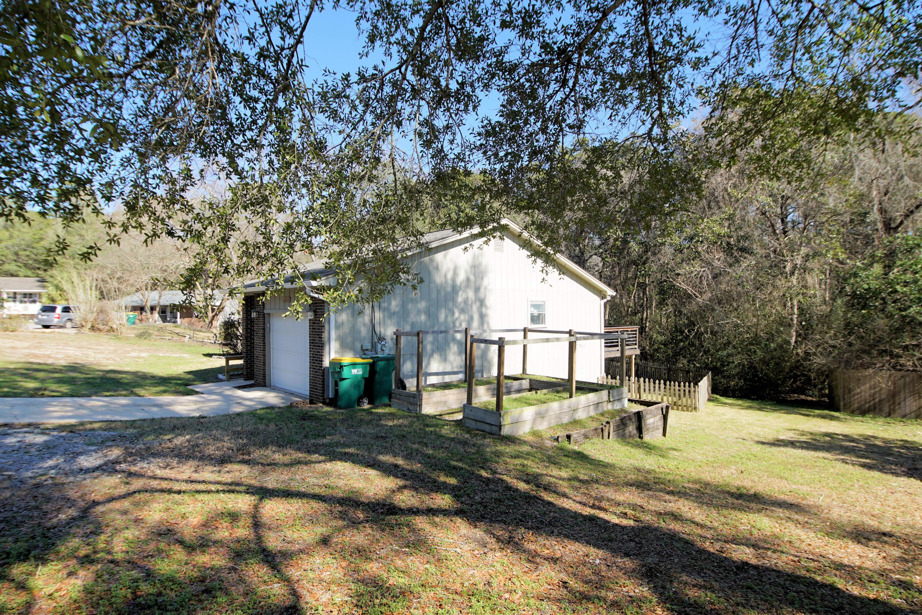 Image 4: 583WoodlowYrdSide