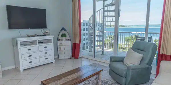 Image 2: 02 Living Room