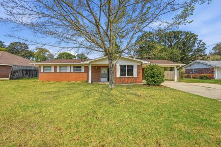 15 Maple Avenue