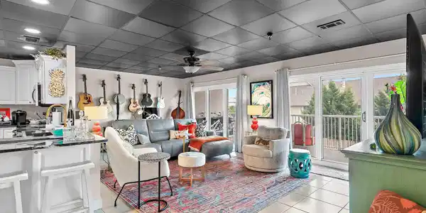 Image 2: Great room 1
