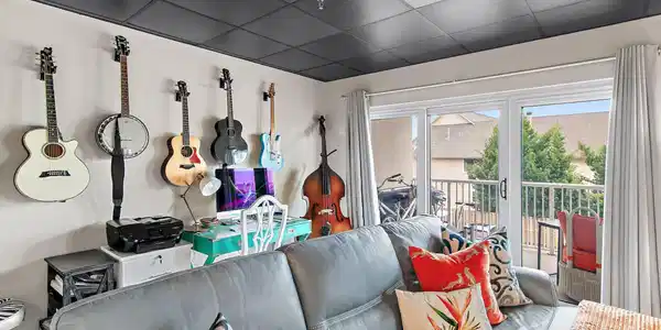 Image 3: Great room 2