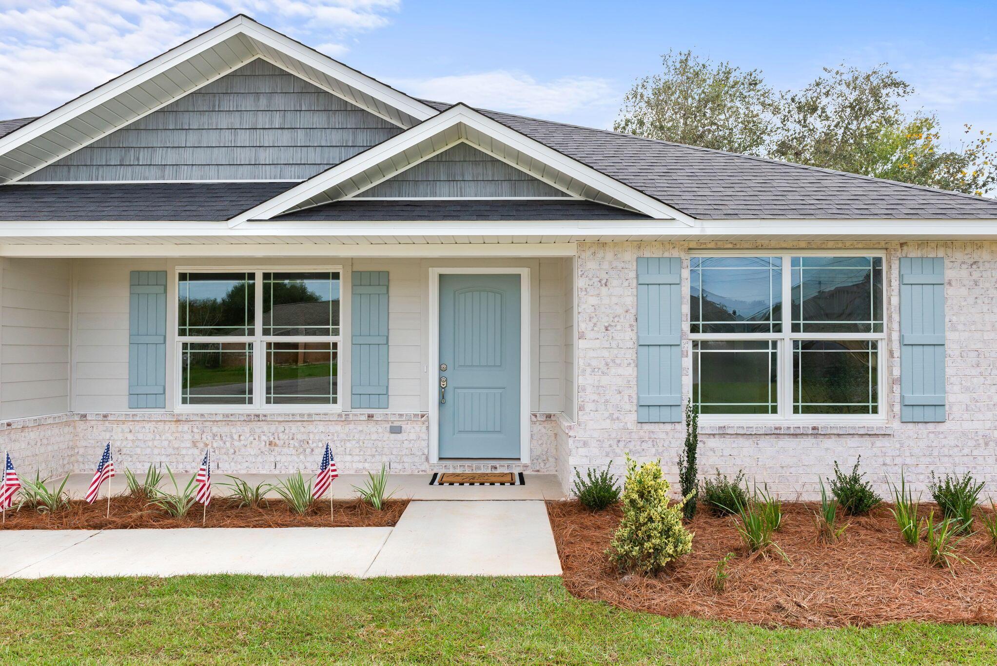 Image 4: Covered Front Porch