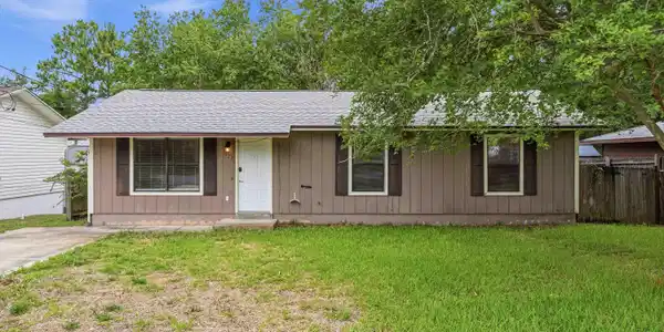 122 Green Drive