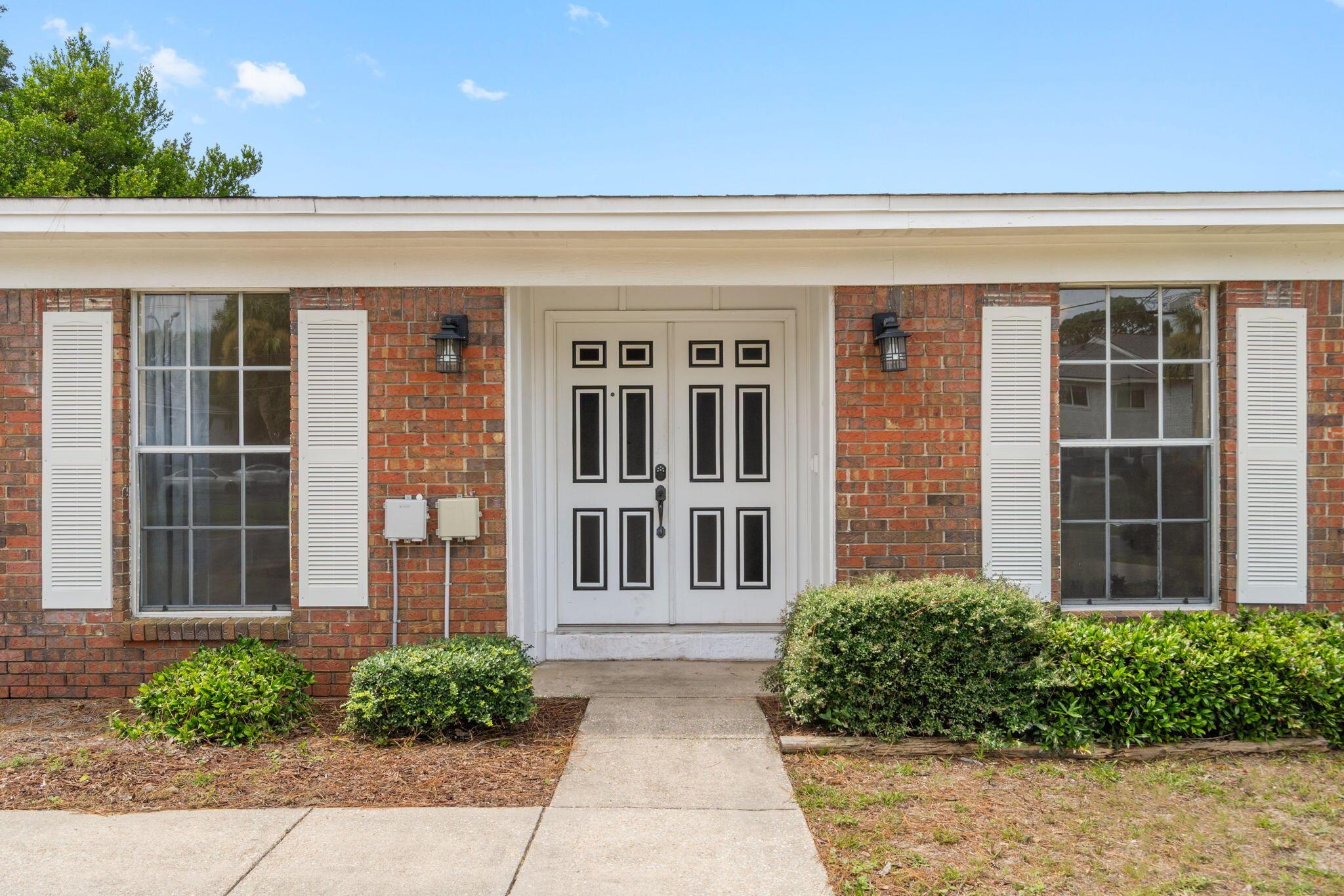 Image 3: Front Entrance
