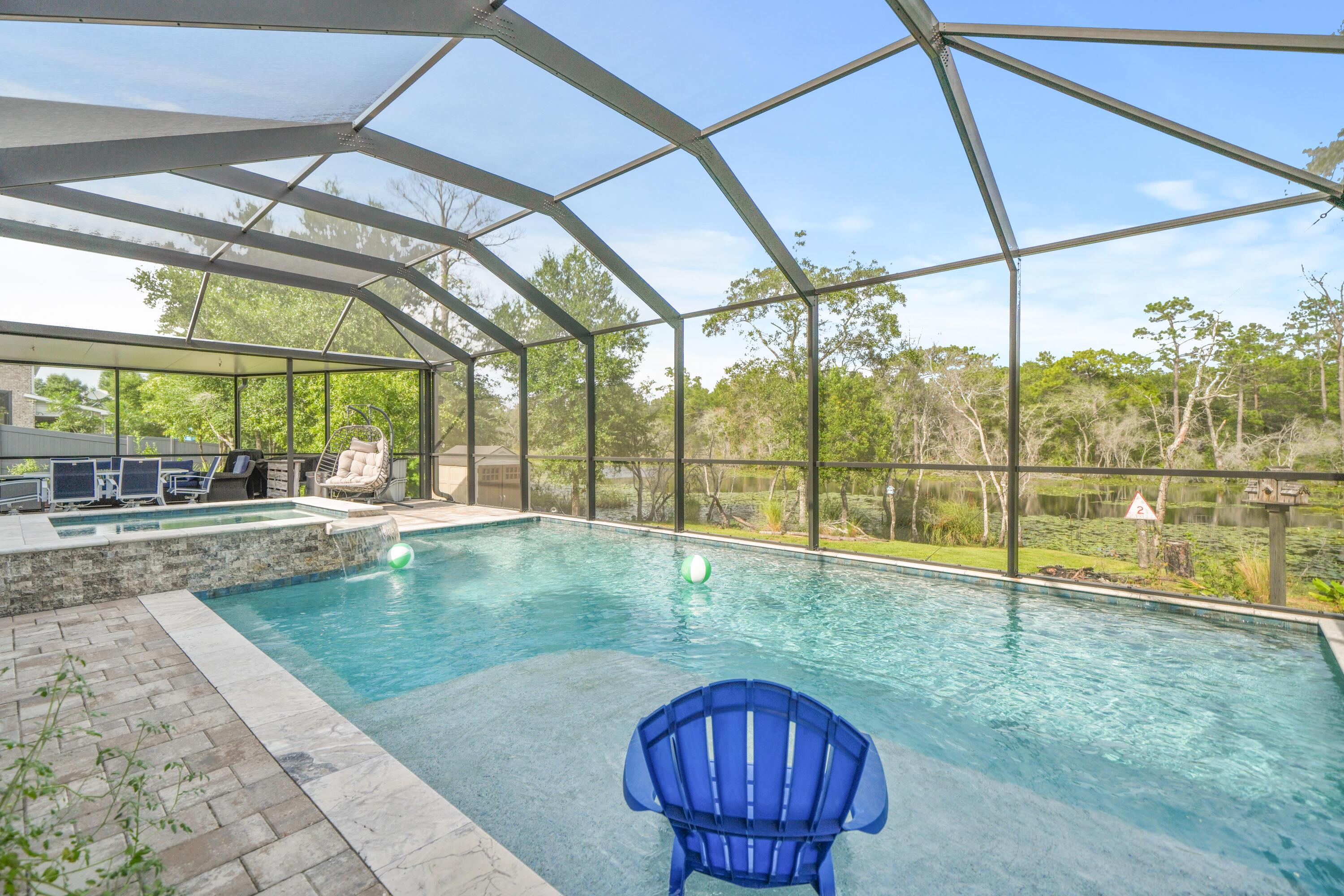 Image 1: Pool/Jacuzzi