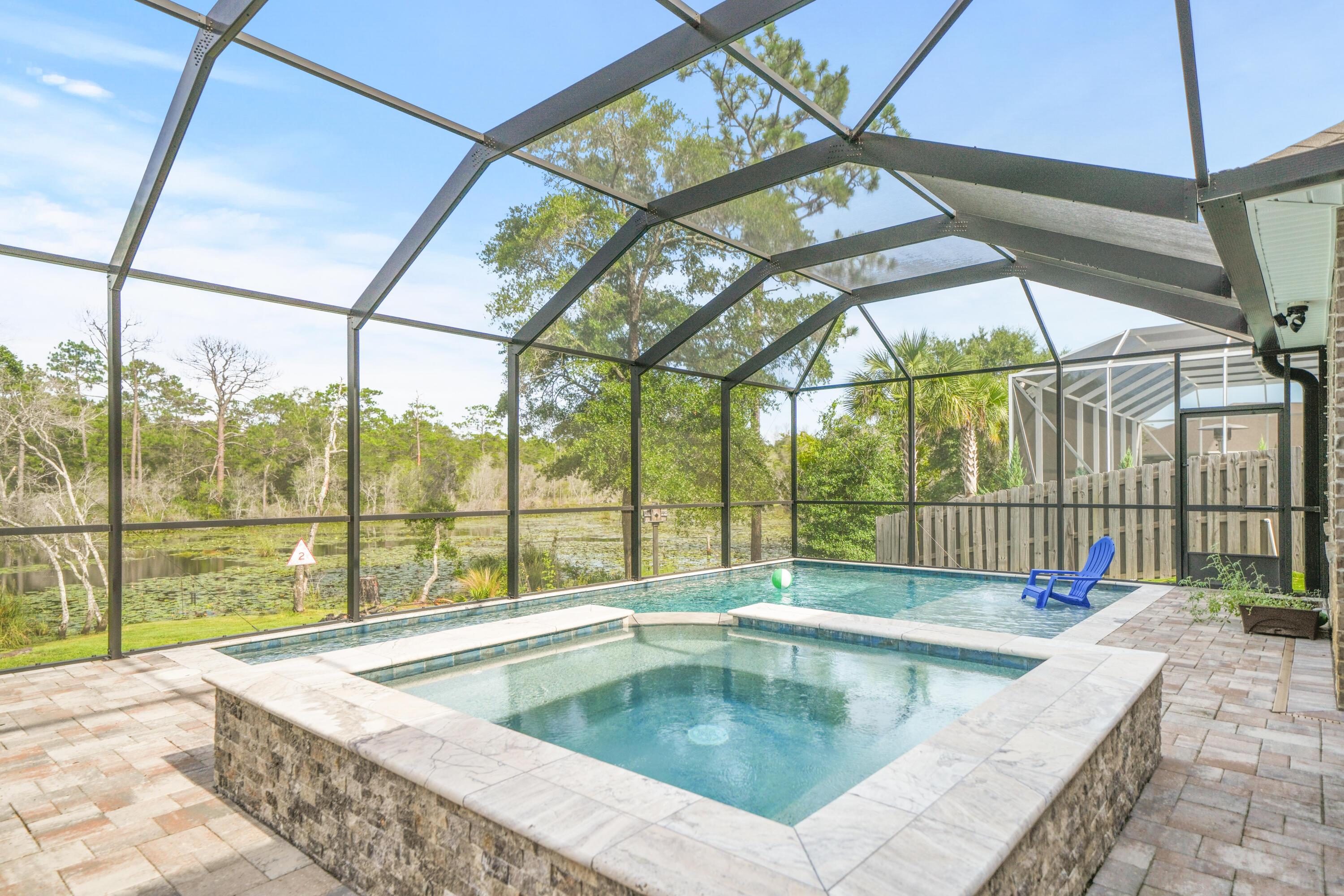Image 3: Pool/Jacuzzi