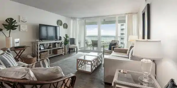 Image 3: Living Area