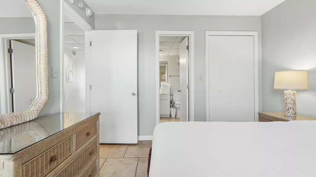 Image 1: bedroom
