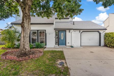 351 NW Canterbury Circle