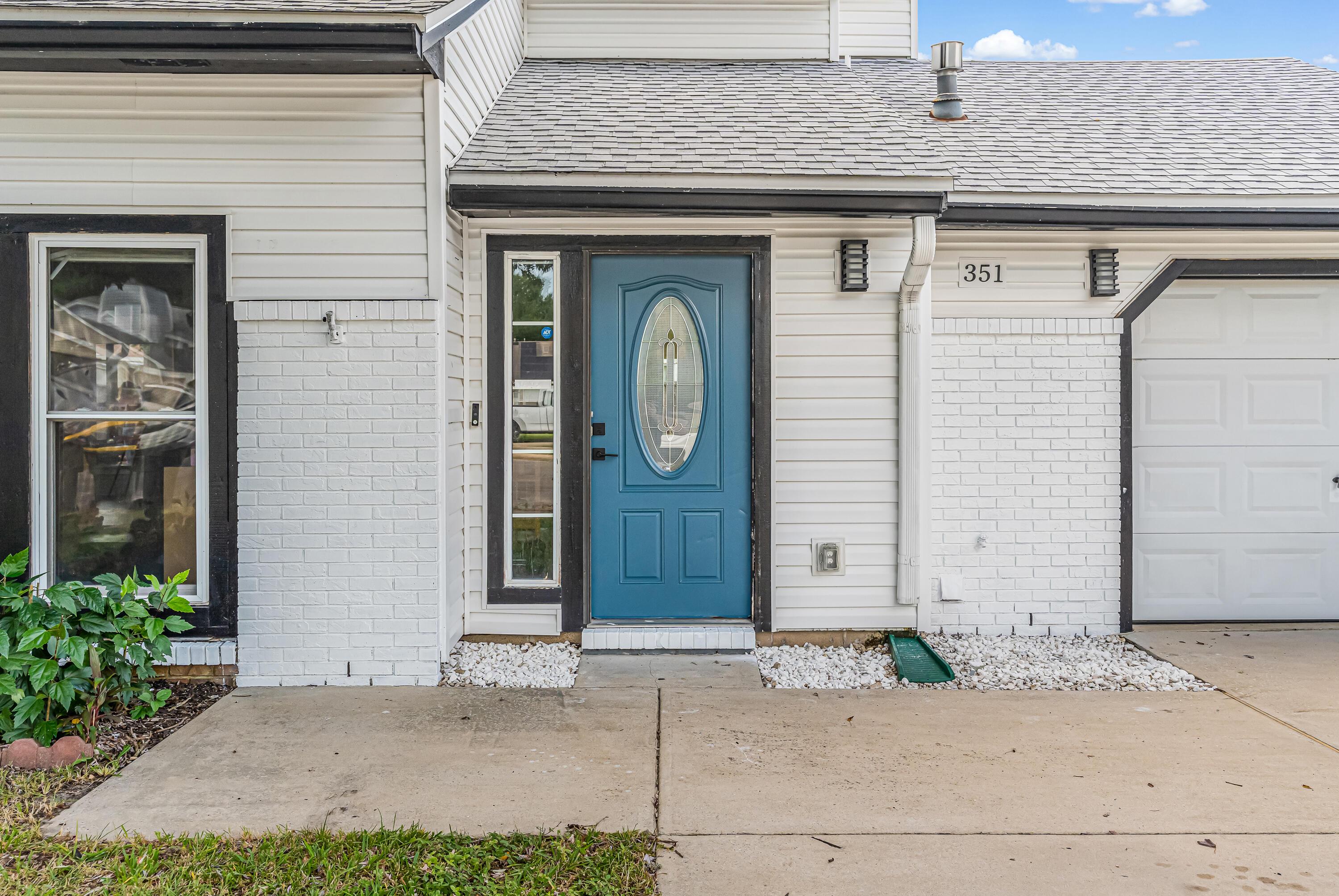 Image 2: 351 canterbury cir nw-5