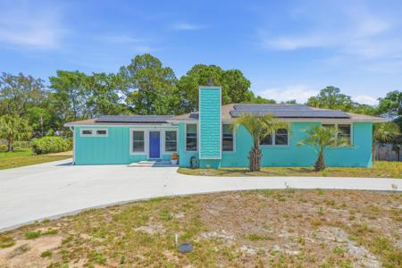 203 NE Bradley Drive
