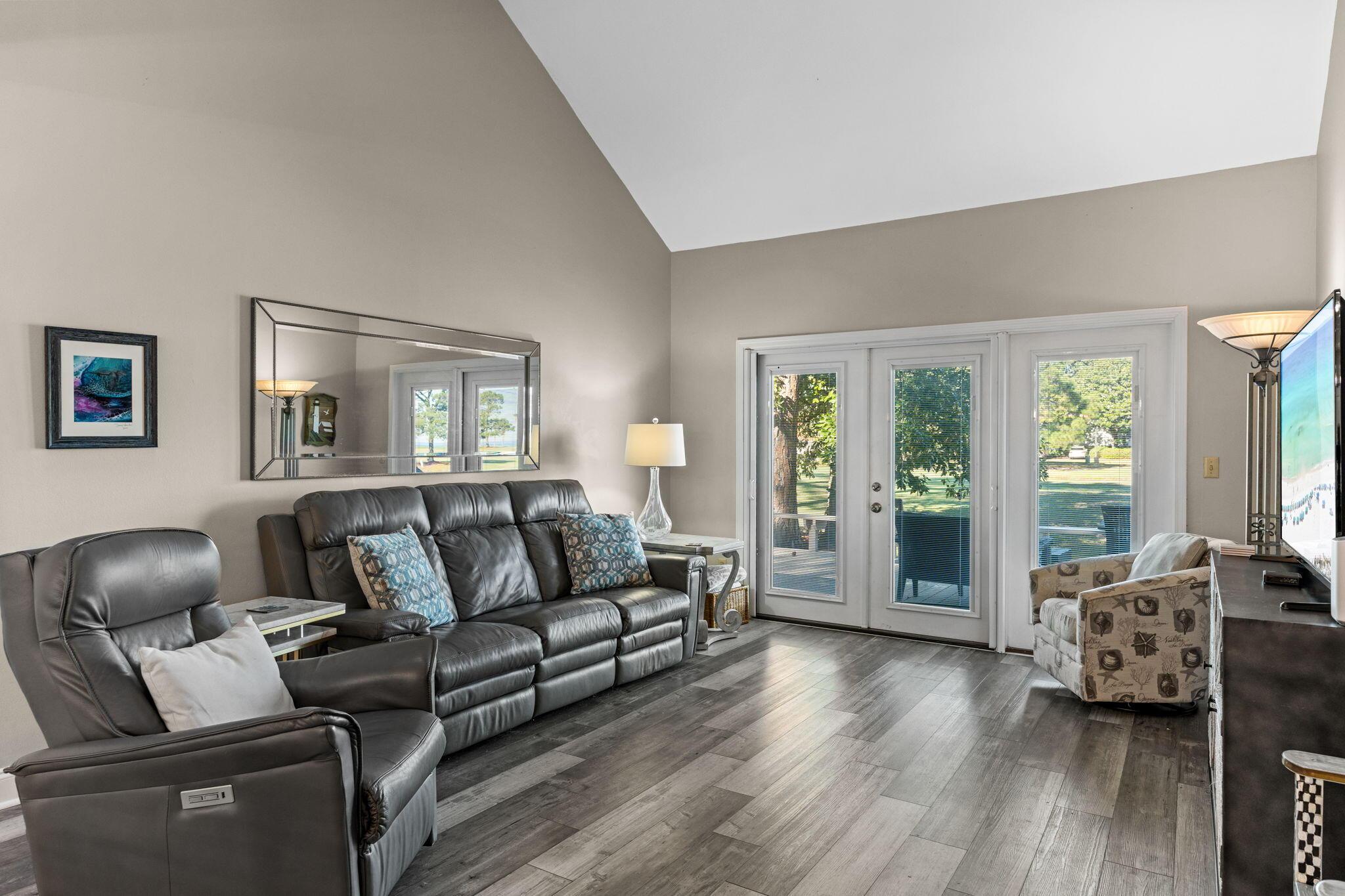 Image 3: 5-web-or-mls-0005