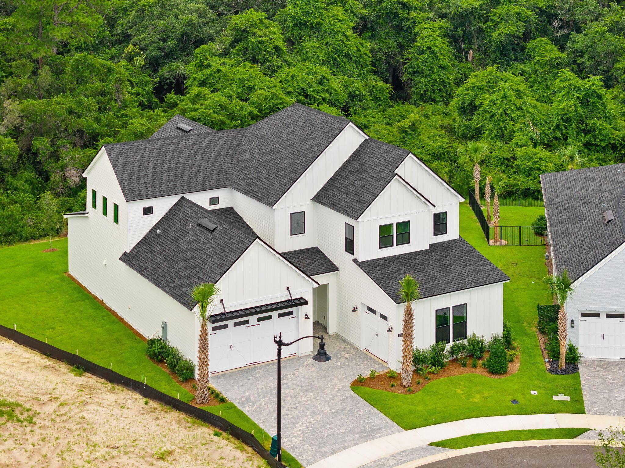Image 3: Front of home pic 4