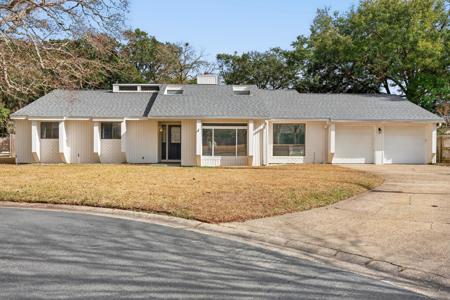 4 Palm Springs Court