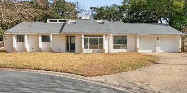 4 Palm Springs Court