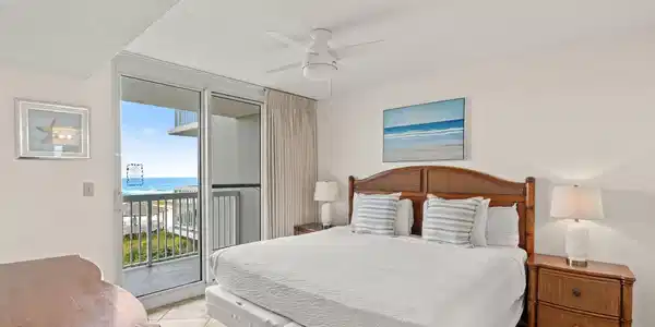 Image 3: Master Bedroom with Balcony