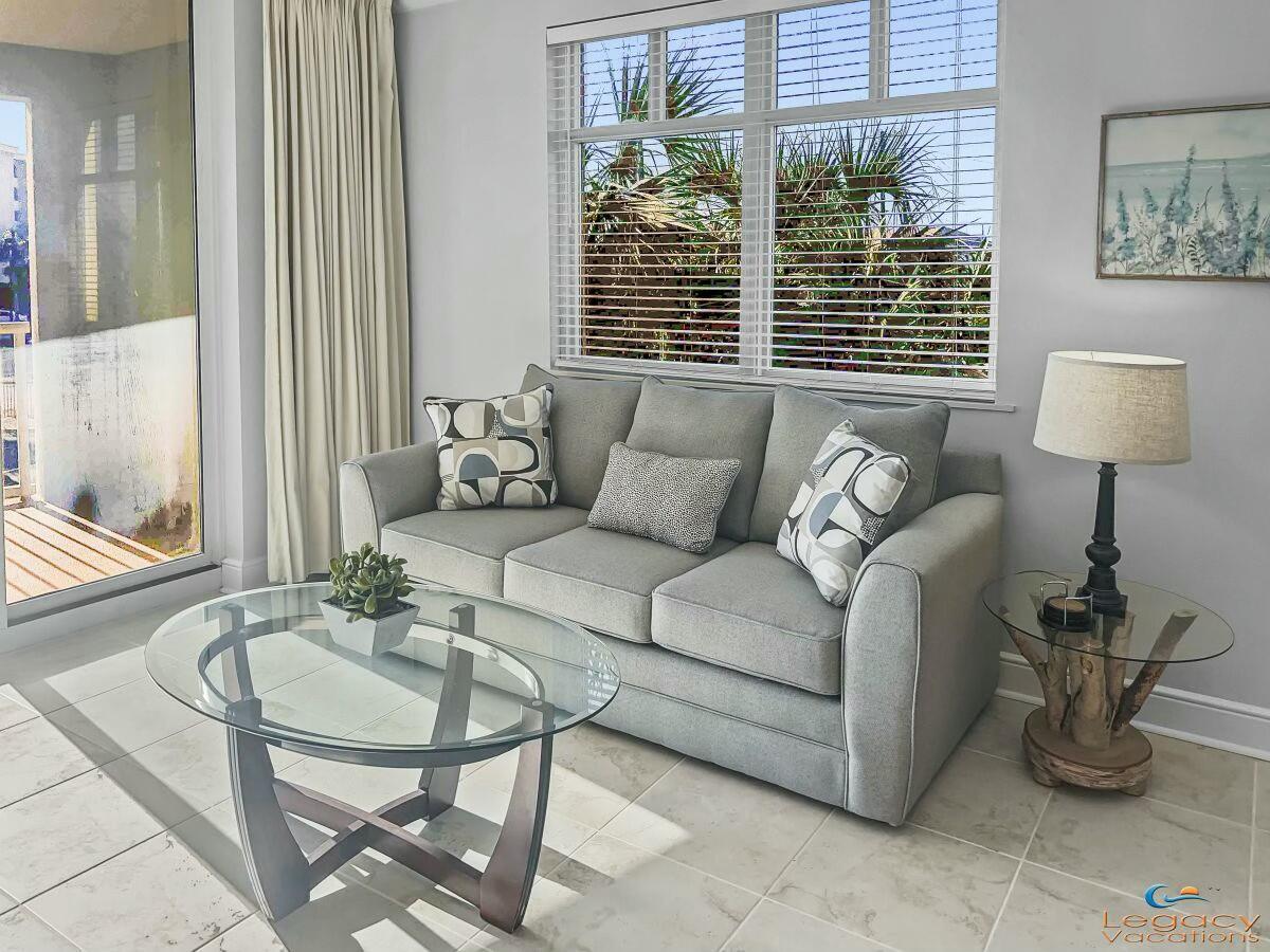 Image 4: Living Room