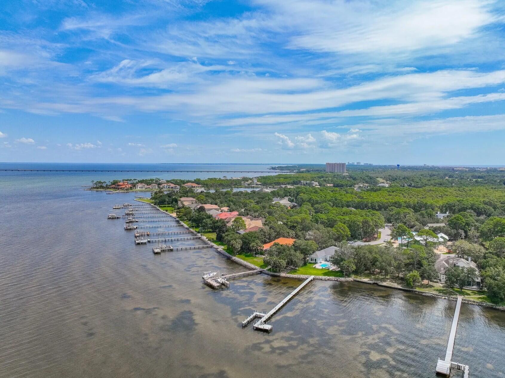 Image 4: Stunning Bay Views!