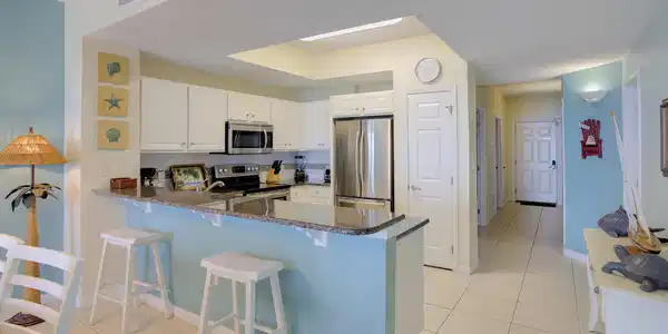 Image 4: kitchen hallway