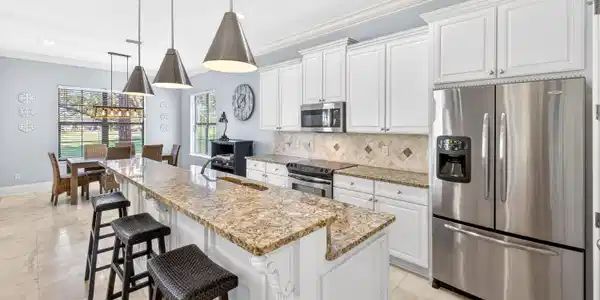 Image 3: Kitchen