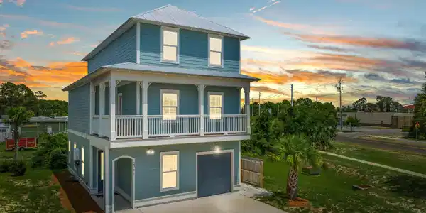 2711 Lagoon Manor Drive