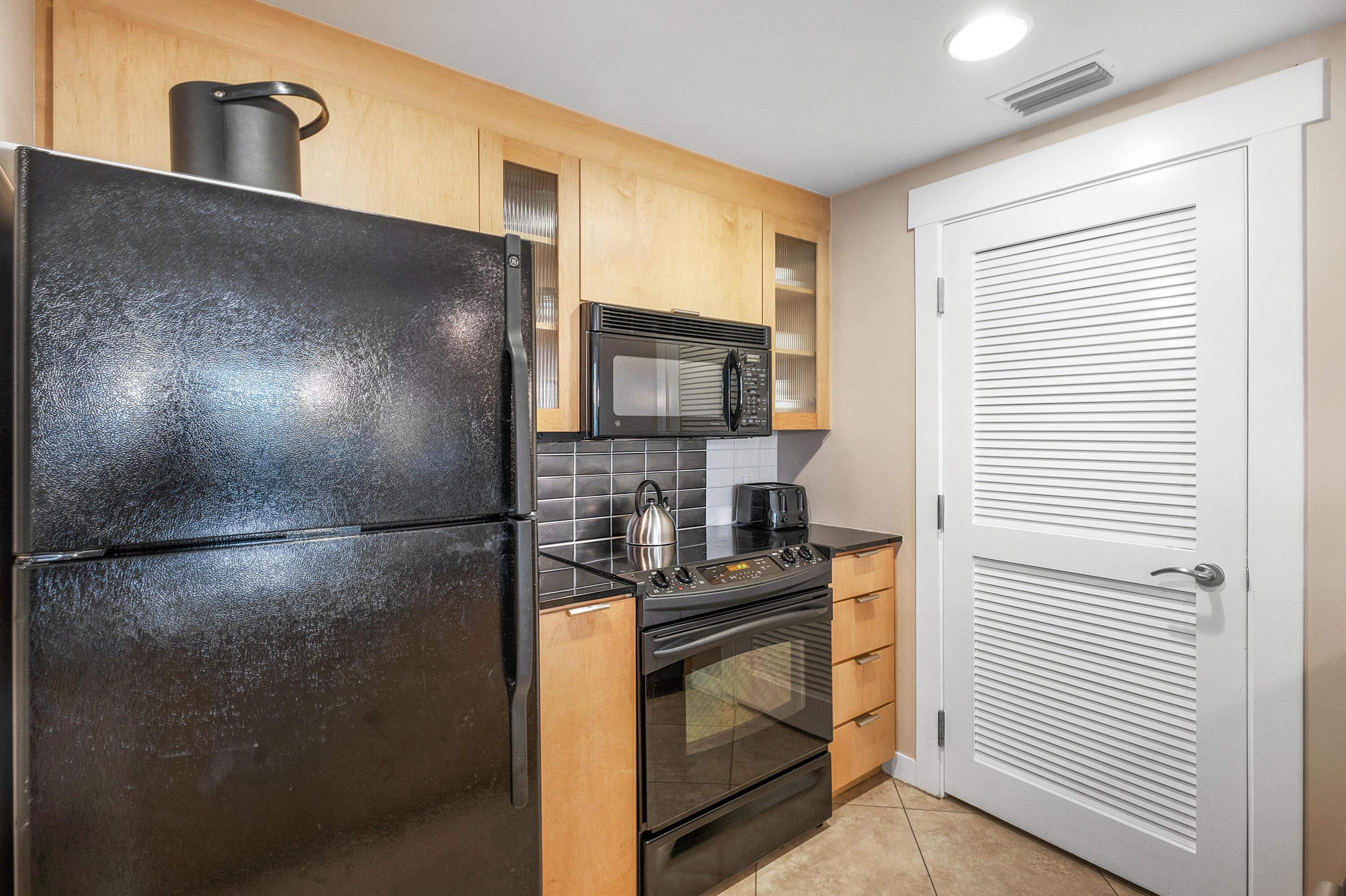 Image 4: Kitchen 2