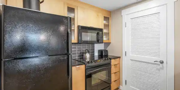 Image 4: Kitchen 2