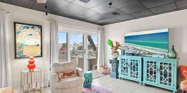 Image 4: Great room 3