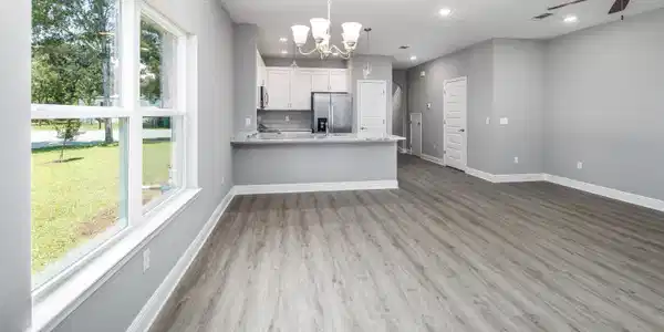 Image 4: Living Room/ Kitchen