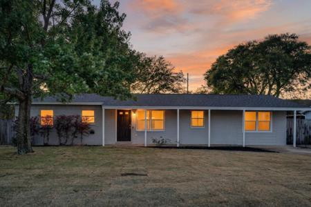 102 NW Audrey Drive