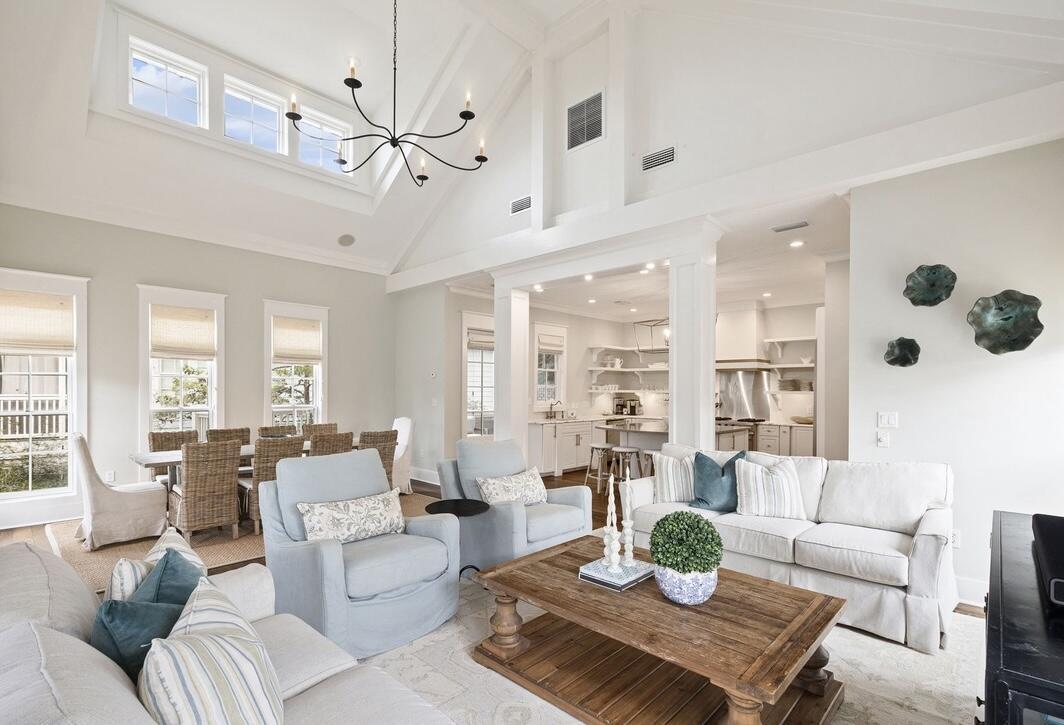 Image 3: Living Area, Dining Area & Kitchen